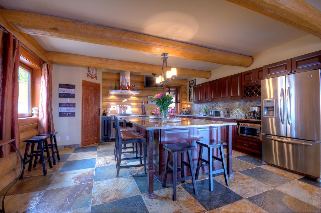 A Okanagan Lakeview Inn Kelowna Zewnętrze zdjęcie