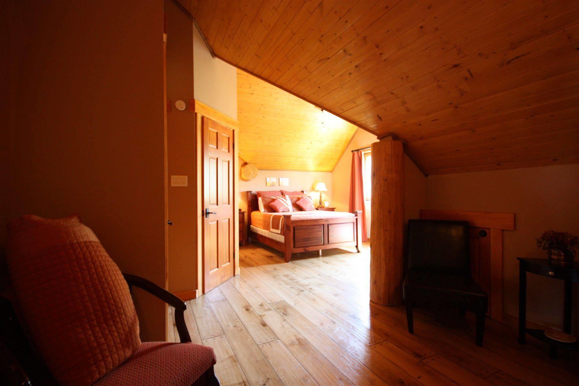 A Okanagan Lakeview Inn Kelowna Zewnętrze zdjęcie