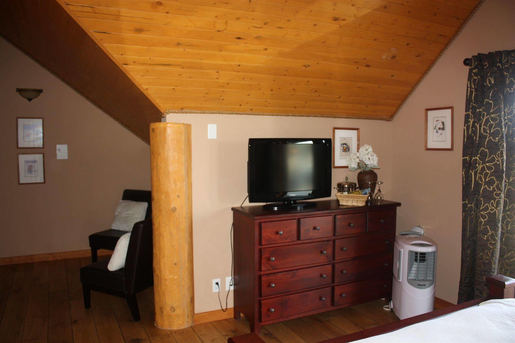 A Okanagan Lakeview Inn Kelowna Zewnętrze zdjęcie