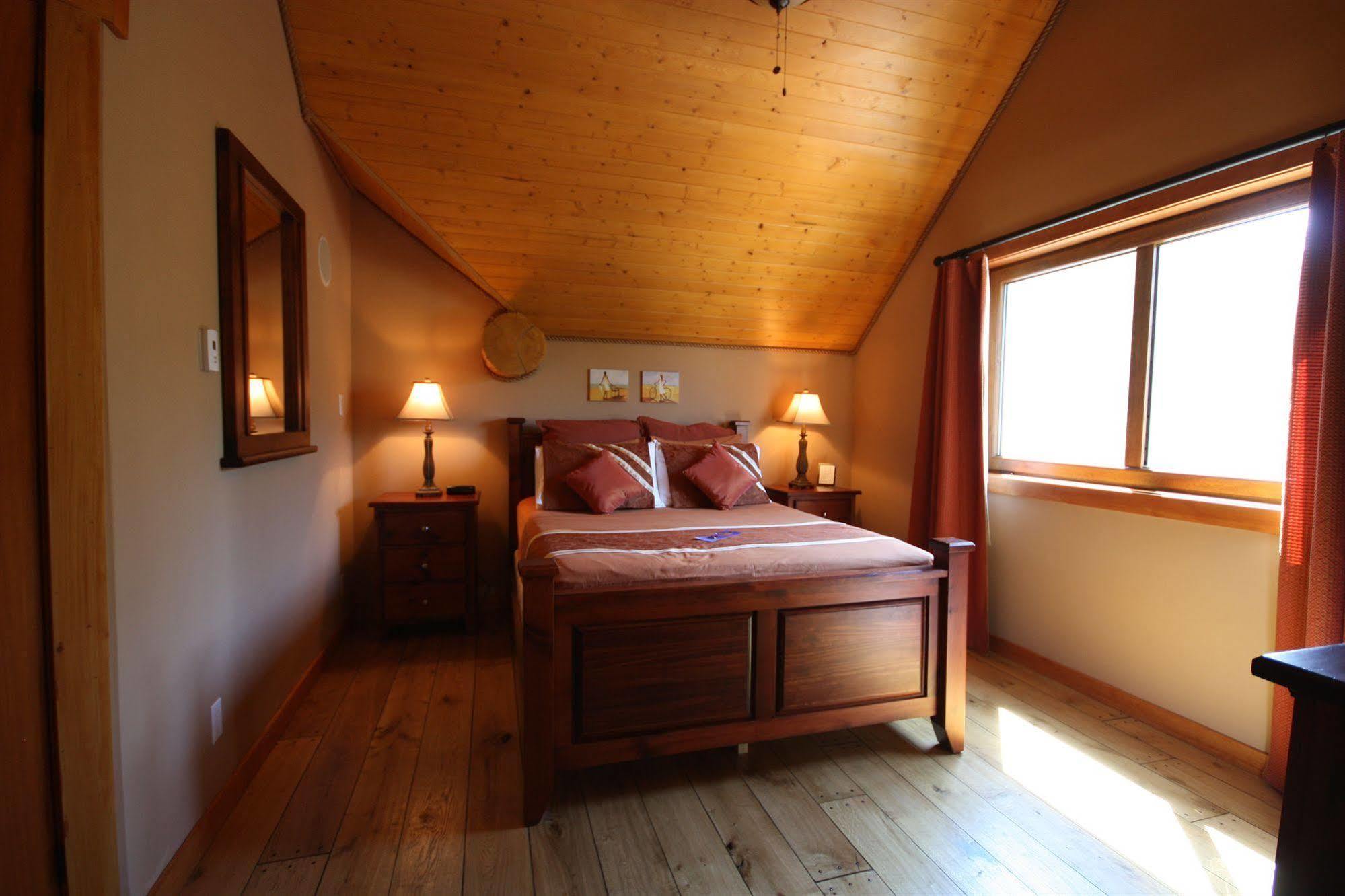 A Okanagan Lakeview Inn Kelowna Zewnętrze zdjęcie